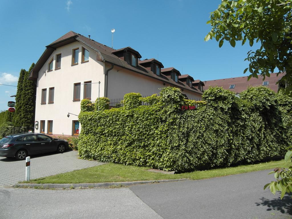 Pension & Restaurant Silma With Wellness Rychvald Exteriör bild
