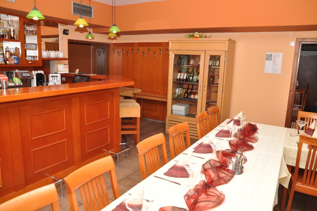 Pension & Restaurant Silma With Wellness Rychvald Exteriör bild