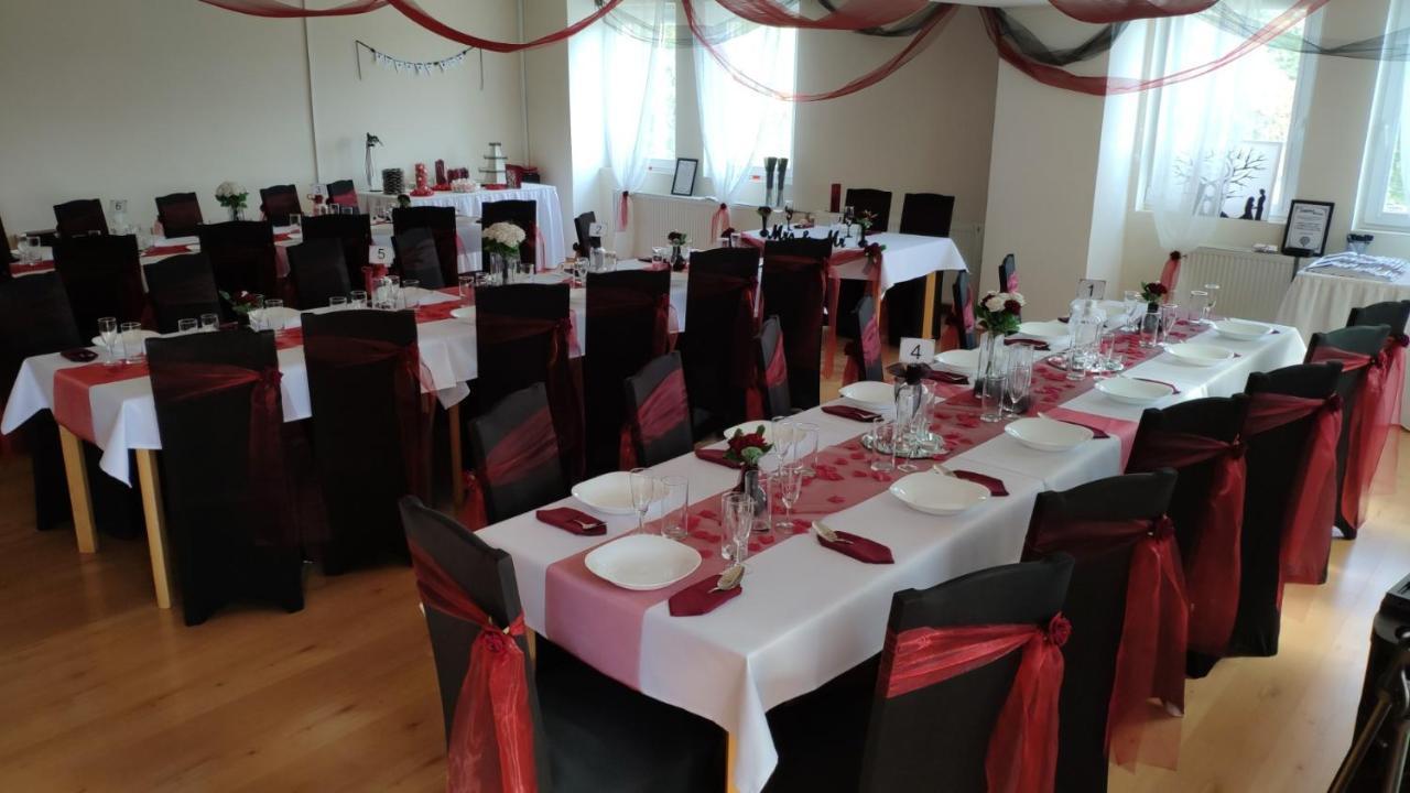 Pension & Restaurant Silma With Wellness Rychvald Exteriör bild
